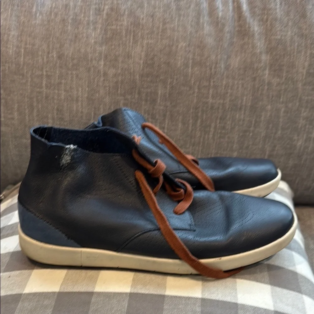 Nike Navy Leather Chukka Boots with Brown Laces